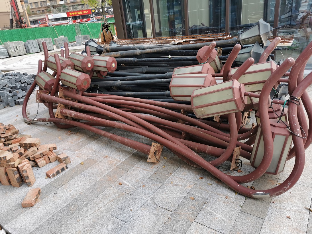 廢舊車輛、路燈拍賣